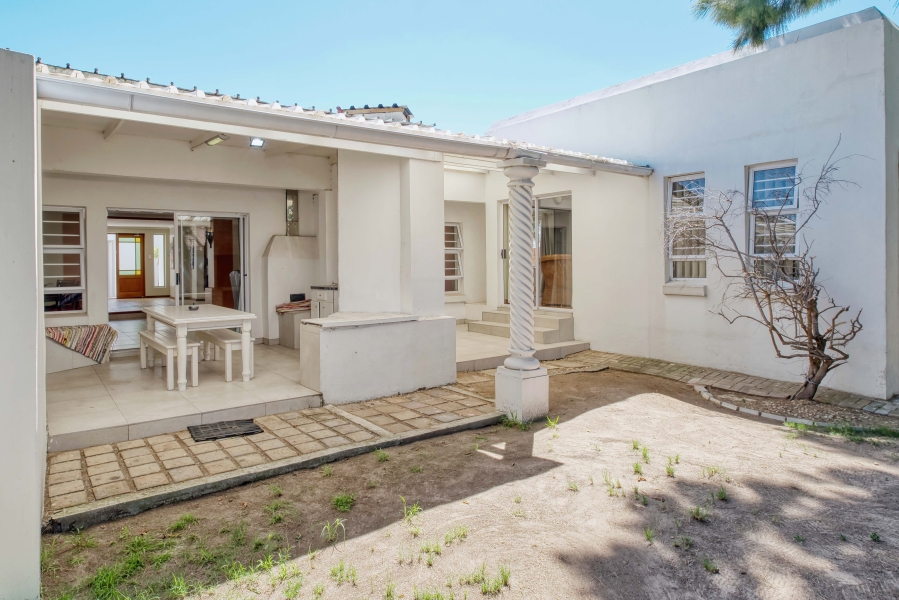 6 Bedroom Property for Sale in Summerstrand Eastern Cape